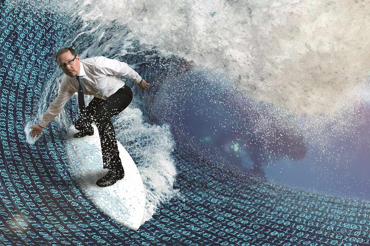 Typ der auf einer Welle, bestehend aus Code surft